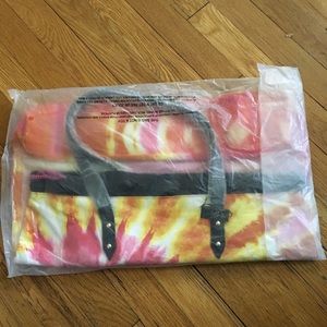 Victoria's Secret Bags - 💕NWT- VS TIE DYE BEACH TOTE 💕LIMITED EDITION💕 Victoria's Secret Bags - 💕NWT- VS TIE DYE BEACH TOTE 💕LIMITED EDITION💕